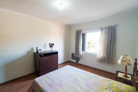 Casa à venda com 215m², 4 quartos e 2 vagasQuarto 1