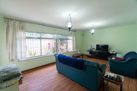 Casa à venda com 215m², 4 quartos e 2 vagasSala