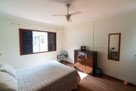 Casa à venda com 215m², 4 quartos e 2 vagasQuarto 2