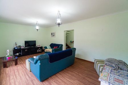 Casa à venda com 215m², 4 quartos e 2 vagasSala