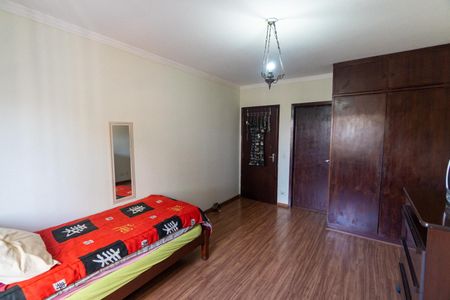 Casa à venda com 215m², 4 quartos e 2 vagasSuite