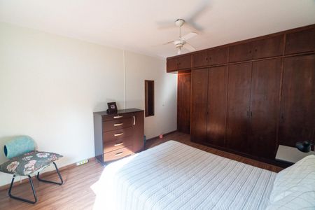 Casa à venda com 215m², 4 quartos e 2 vagasQuarto 2