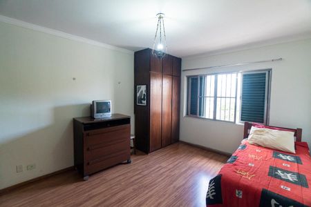 Casa à venda com 215m², 4 quartos e 2 vagasSuite