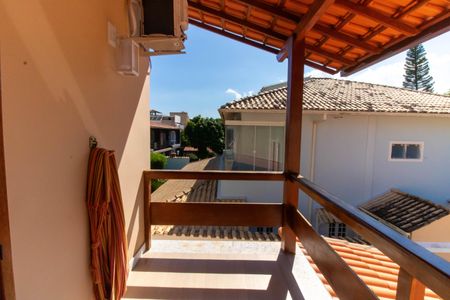 Casa à venda com 300m², 5 quartos e 3 vagas Casa à venda com 300m², 5 quartos e 3 vagasVaranda da Suíte 2