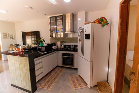 Casa à venda com 300m², 5 quartos e 3 vagas Casa à venda com 300m², 5 quartos e 3 vagasCozinha