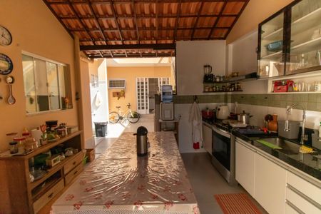 Casa à venda com 300m², 5 quartos e 3 vagas Casa à venda com 300m², 5 quartos e 3 vagasÁrea externa