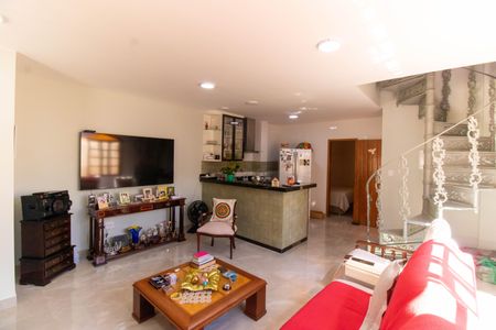 Casa à venda com 300m², 5 quartos e 3 vagas Casa à venda com 300m², 5 quartos e 3 vagasSala