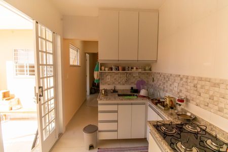 Casa à venda com 300m², 5 quartos e 3 vagas Casa à venda com 300m², 5 quartos e 3 vagasCozinha 2