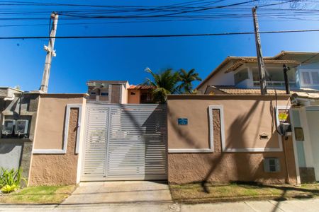 Casa à venda com 300m², 5 quartos e 3 vagas Casa à venda com 300m², 5 quartos e 3 vagasFachada