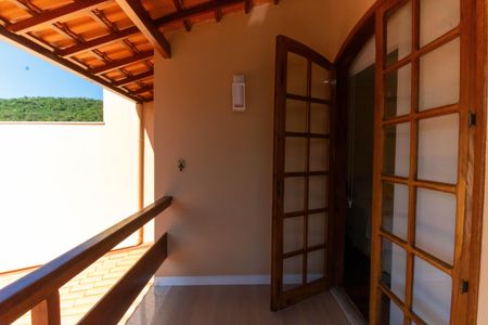 Casa à venda com 300m², 5 quartos e 3 vagas Casa à venda com 300m², 5 quartos e 3 vagasVaranda da Suíte 2