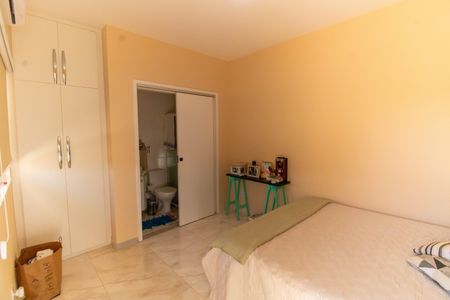 Casa à venda com 300m², 5 quartos e 3 vagas Casa à venda com 300m², 5 quartos e 3 vagasSuíte 4