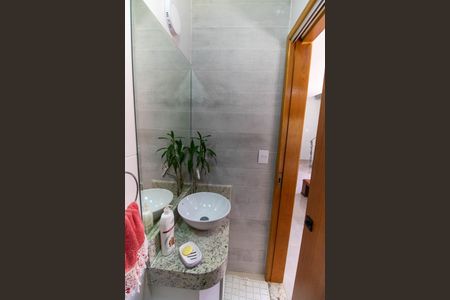 Casa à venda com 300m², 5 quartos e 3 vagas Casa à venda com 300m², 5 quartos e 3 vagasLavabo