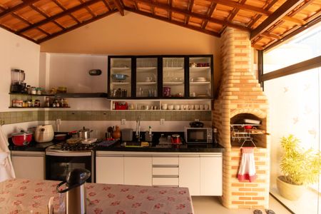 Casa à venda com 300m², 5 quartos e 3 vagas Casa à venda com 300m², 5 quartos e 3 vagasÁrea externa