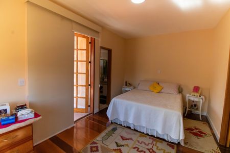 Casa à venda com 300m², 5 quartos e 3 vagas Casa à venda com 300m², 5 quartos e 3 vagasSuíte 2