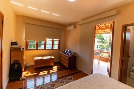 Casa à venda com 300m², 5 quartos e 3 vagas Casa à venda com 300m², 5 quartos e 3 vagasSuíte 2