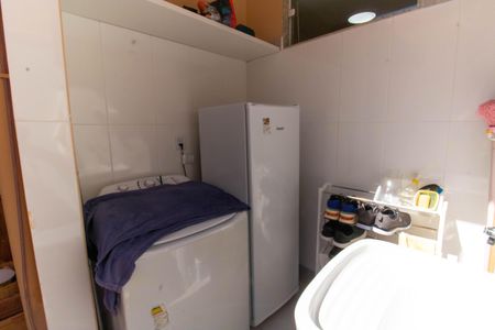 Casa à venda com 300m², 5 quartos e 3 vagas Casa à venda com 300m², 5 quartos e 3 vagasÁrea de Serviço