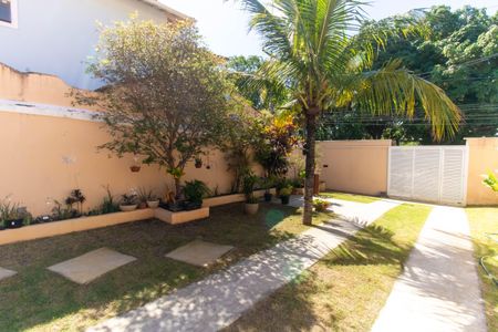 Casa à venda com 300m², 5 quartos e 3 vagas Casa à venda com 300m², 5 quartos e 3 vagasÁrea externa