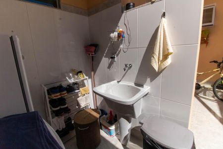 Casa à venda com 300m², 5 quartos e 3 vagas Casa à venda com 300m², 5 quartos e 3 vagasÁrea de Serviço