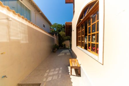 Casa à venda com 300m², 5 quartos e 3 vagas Casa à venda com 300m², 5 quartos e 3 vagasÁrea externa