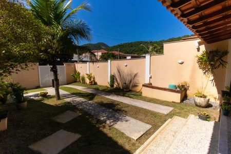 Casa à venda com 300m², 5 quartos e 3 vagas Casa à venda com 300m², 5 quartos e 3 vagasÁrea externa