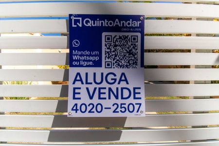 Casa à venda com 300m², 5 quartos e 3 vagas Casa à venda com 300m², 5 quartos e 3 vagasPlaquinha