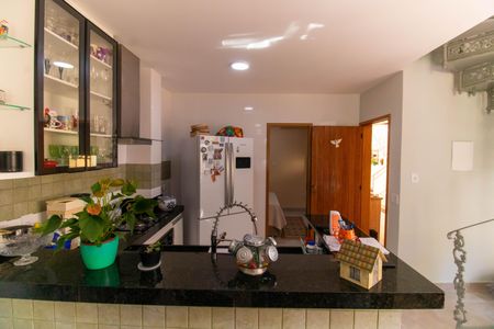 Casa à venda com 300m², 5 quartos e 3 vagas Casa à venda com 300m², 5 quartos e 3 vagasCozinha