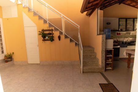 Casa à venda com 300m², 5 quartos e 3 vagas Casa à venda com 300m², 5 quartos e 3 vagasÁrea de Serviço