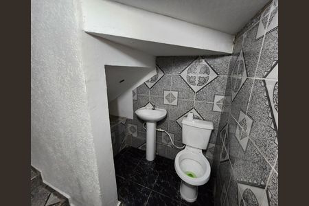 Casa para alugar com 160m², 4 quartos e 1 vaga Casa para alugar com 160m², 4 quartos e 1 vagaBanheiro Corredor