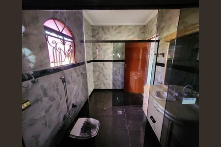 Casa para alugar com 160m², 4 quartos e 1 vaga Casa para alugar com 160m², 4 quartos e 1 vagaBanheiro da Suíte 1