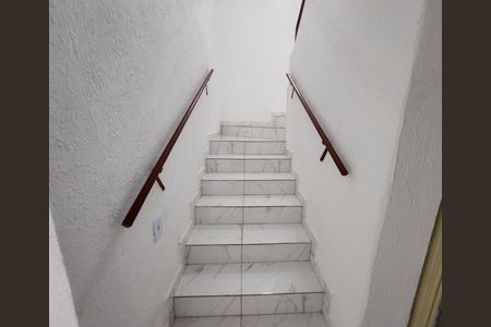 Casa para alugar com 160m², 4 quartos e 1 vaga Casa para alugar com 160m², 4 quartos e 1 vagaEscada