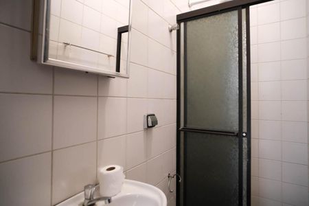 Casa à venda com 380m², 4 quartos e 4 vagasBanheiro 2