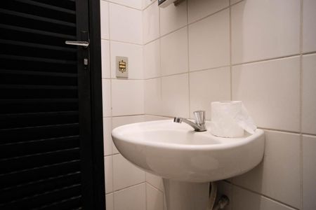 Casa à venda com 380m², 4 quartos e 4 vagasBanheiro 2