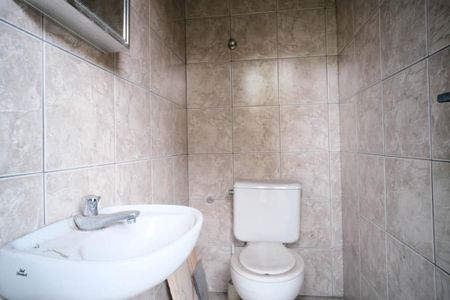 Casa à venda com 380m², 4 quartos e 4 vagasBanheiro de Serviço