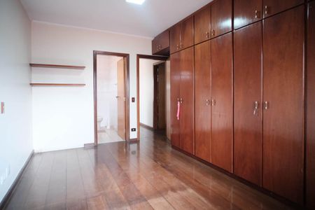 Casa à venda com 380m², 4 quartos e 4 vagasSuíte 1
