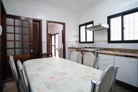 Casa à venda com 380m², 4 quartos e 4 vagasCozinha