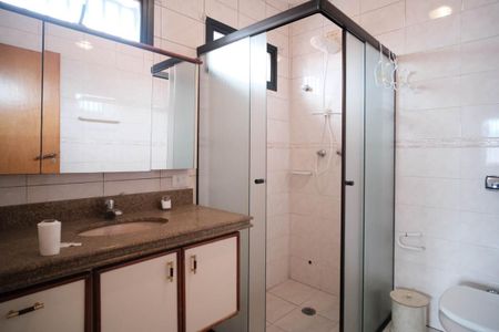 Casa à venda com 380m², 4 quartos e 4 vagasBanheiro Suíte 1