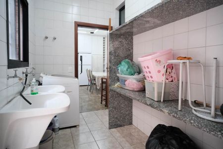 Casa à venda com 380m², 4 quartos e 4 vagasÁrea de Serviço