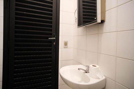 Casa à venda com 380m², 4 quartos e 4 vagasBanheiro 2