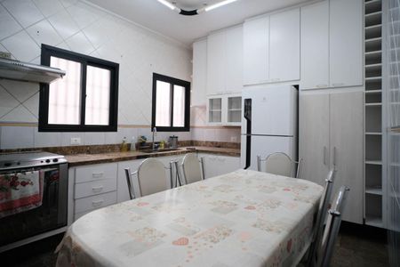 Casa à venda com 380m², 4 quartos e 4 vagasCozinha