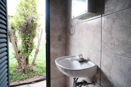 Casa à venda com 380m², 4 quartos e 4 vagasBanheiro de Serviço