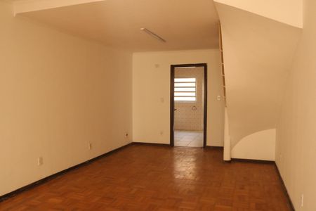 Casa à venda com 112m², 2 quartos e 1 vagaSala
