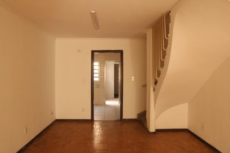 Casa à venda com 112m², 2 quartos e 1 vagaSala