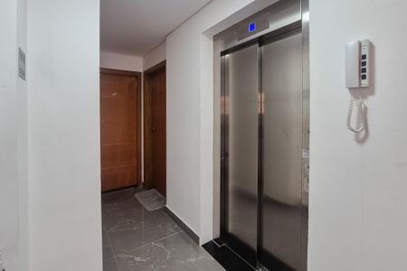 Apartamento à venda com 45m², 2 quartos e 1 vaga Apartamento à venda com 45m², 2 quartos e 1 vagaÁrea comum - hall