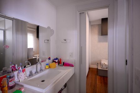 Apartamento à venda com 133m², 3 quartos e 2 vagasBanheiro Quarto 2 e 3