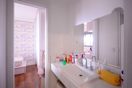 Apartamento à venda com 133m², 3 quartos e 2 vagasBanheiro Quarto 2 e 3