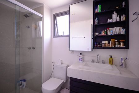 Apartamento à venda com 133m², 3 quartos e 2 vagasBanheiro Quarto 1