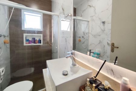 Casa à venda com 230m², 5 quartos e 4 vagas Casa à venda com 230m², 5 quartos e 4 vagasCasa 2 - Banheiro