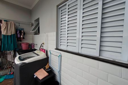 Casa à venda com 230m², 5 quartos e 4 vagas Casa à venda com 230m², 5 quartos e 4 vagasCasa 2 - Área de serviço