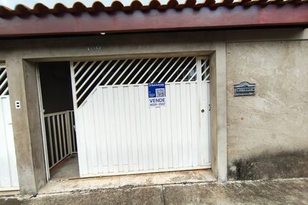 Casa à venda com 230m², 5 quartos e 4 vagas Casa à venda com 230m², 5 quartos e 4 vagasFachada