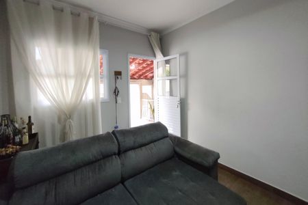 Casa à venda com 230m², 5 quartos e 4 vagas Casa à venda com 230m², 5 quartos e 4 vagasCasa 2 - Sala